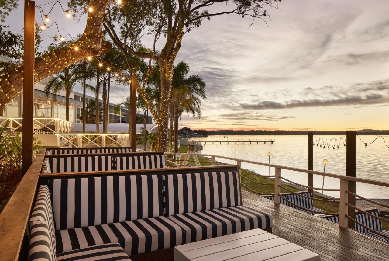 The Beachcomber Hotel & Resort, Ascend Hotel Collection Тукли Екстериор снимка The Deck at the Bayview Hotel