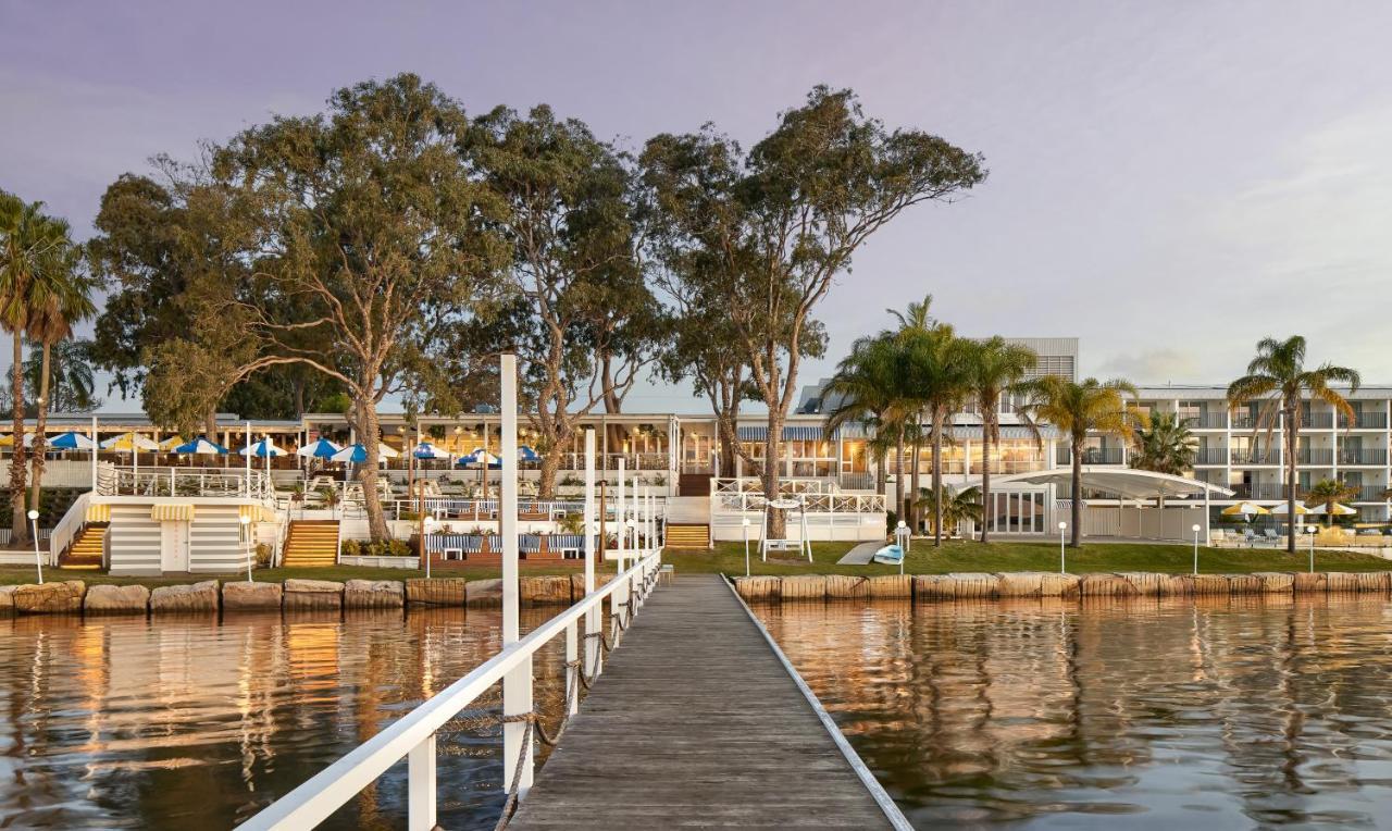 The Beachcomber Hotel & Resort, Ascend Hotel Collection Тукли Екстериор снимка The Hotel Del Coronado