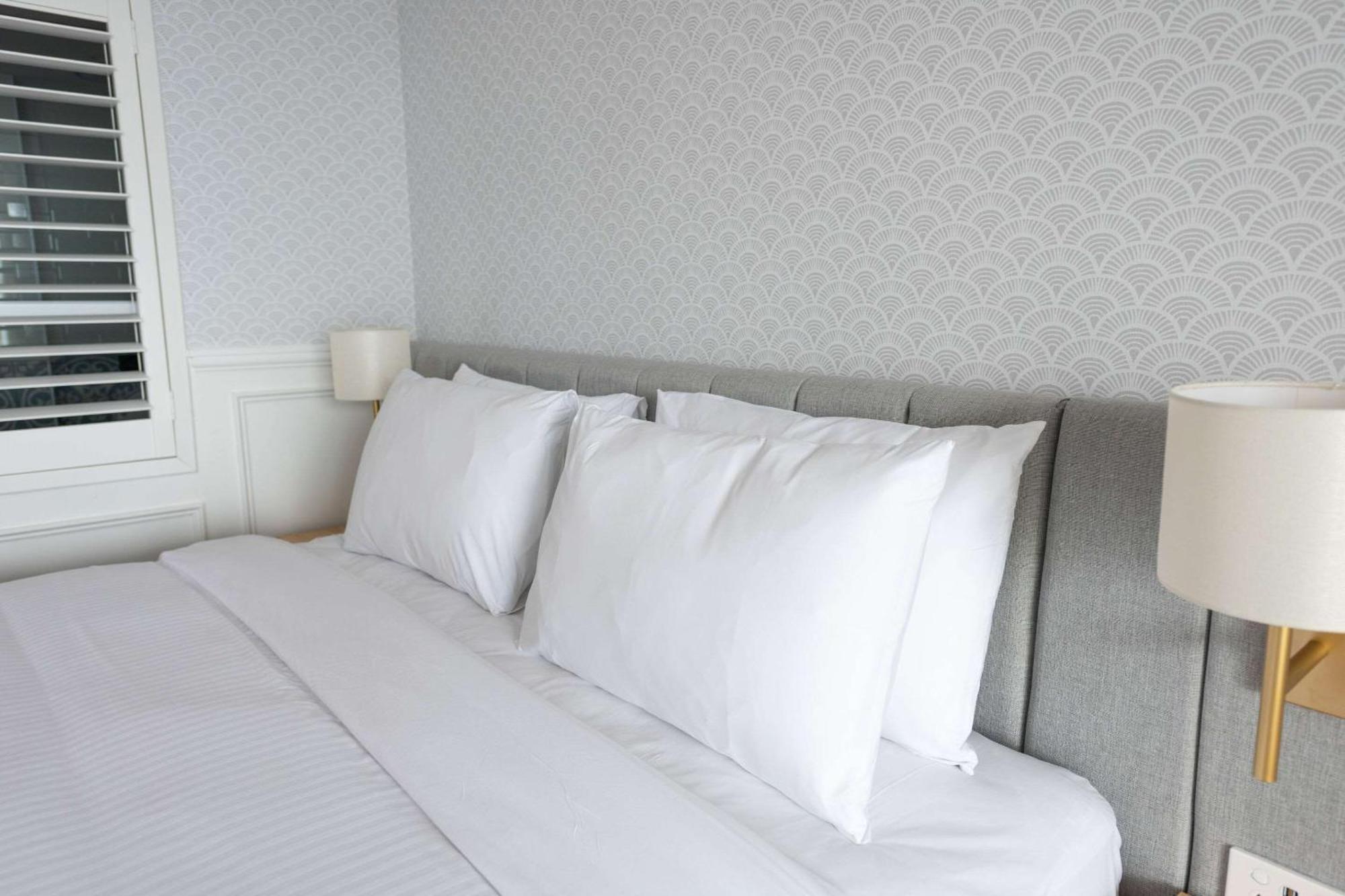 The Beachcomber Hotel & Resort, Ascend Hotel Collection Тукли Екстериор снимка Pillows on a bed