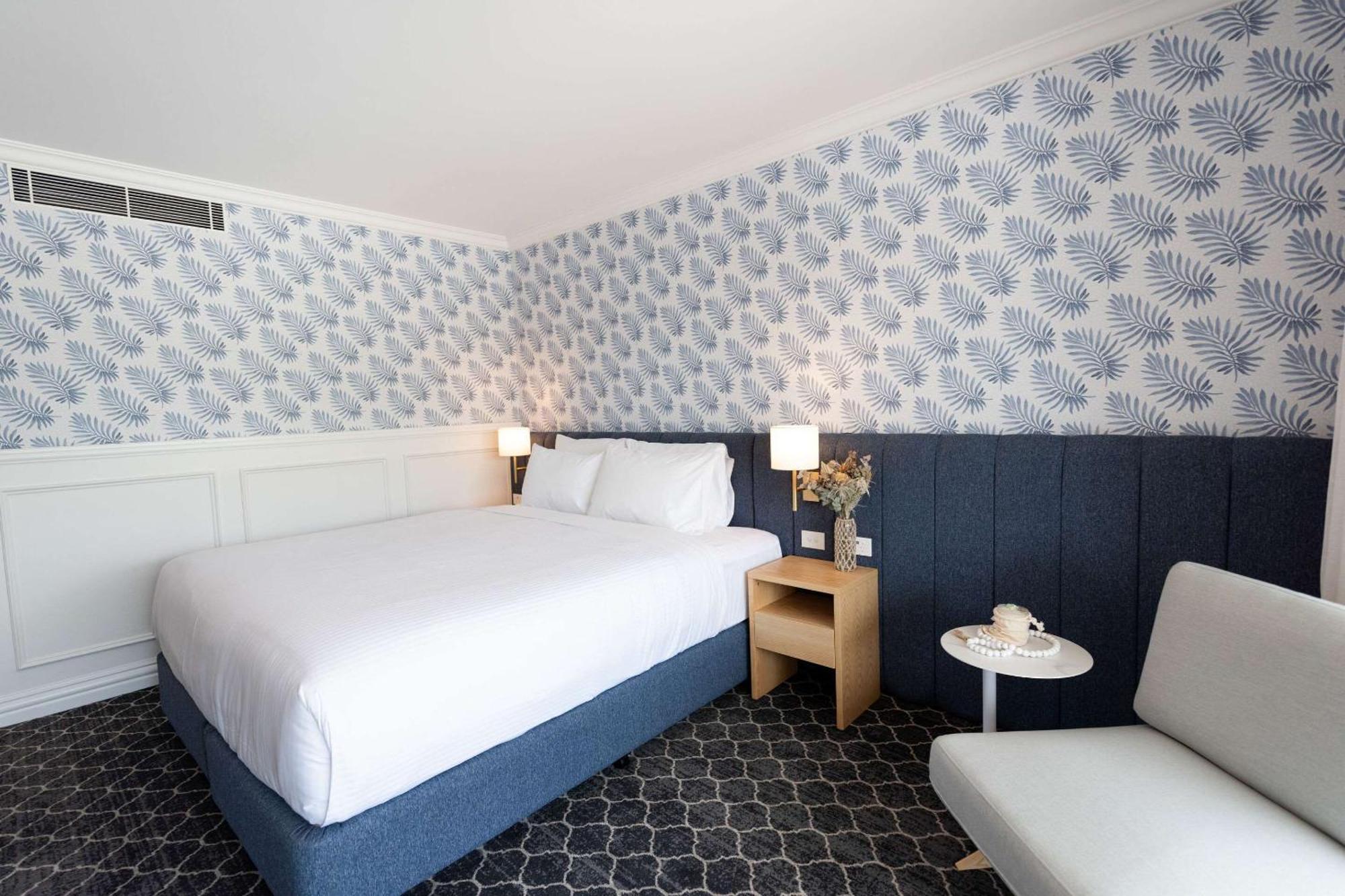 The Beachcomber Hotel & Resort, Ascend Hotel Collection Тукли Екстериор снимка A room at the Hotel Zags
