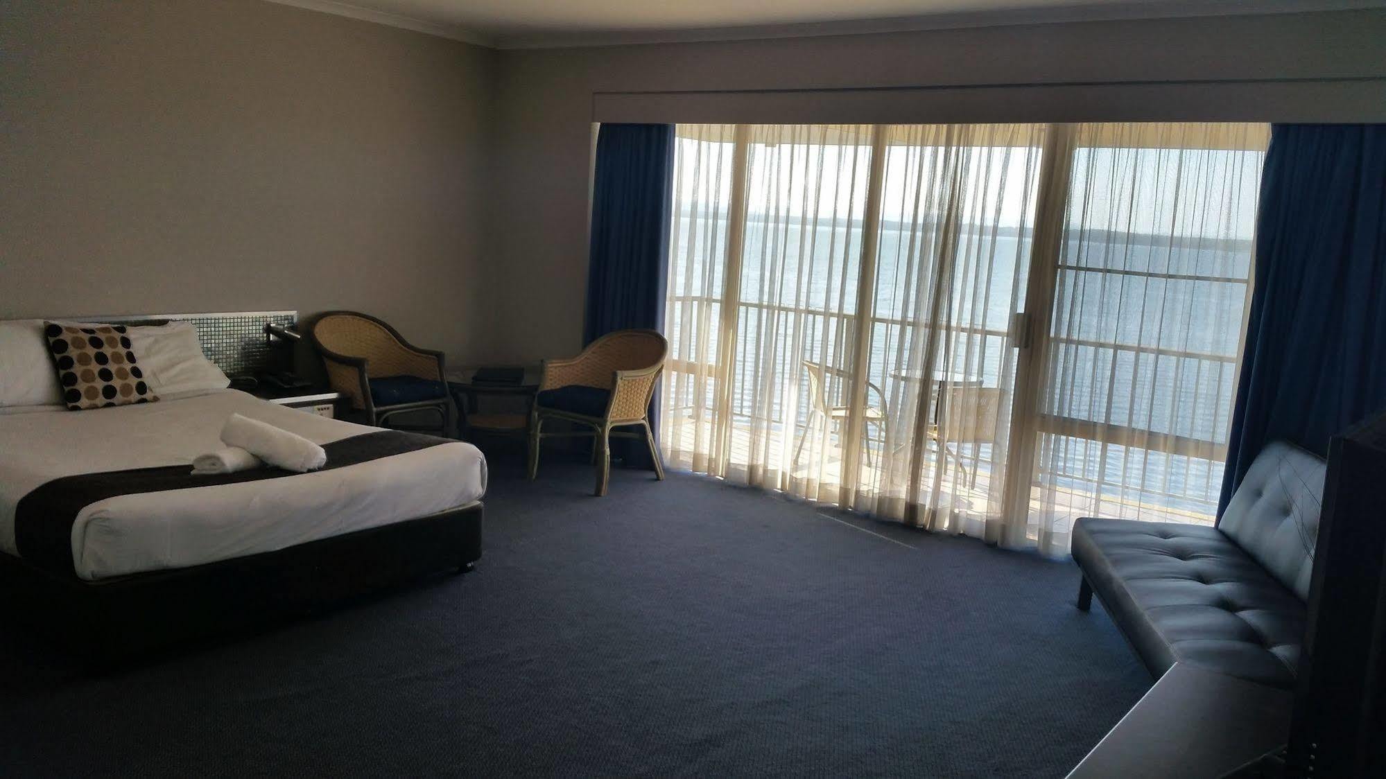 The Beachcomber Hotel & Resort, Ascend Hotel Collection Тукли Екстериор снимка A room at the hotel