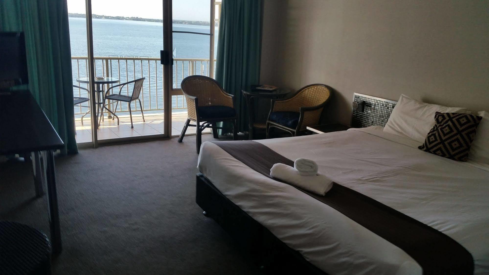 The Beachcomber Hotel & Resort, Ascend Hotel Collection Тукли Екстериор снимка A room at the Bayview Hotel